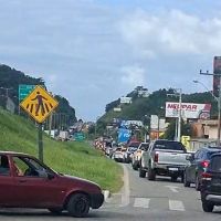 Motoboy mostra filas e lentidão entre Itapema e Balneário Camboriú