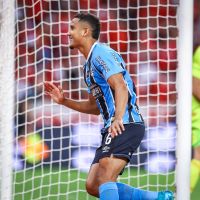 Grêmio empata com o Inter e comemora o título na casa do rival