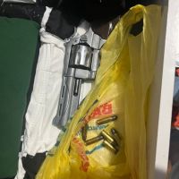 Integrante de facção é preso com arma estrangeira