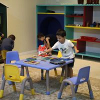 Falta de vagas em creches prejudica mães solo em Balneário Camboriú