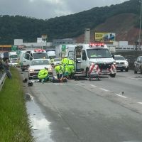 Acidente entre moto e caminhão interdita BR 101