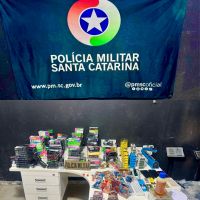 Dupla é presa vendendo vapes e essência de THC pela internet