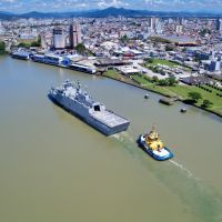 Fragata Tamandaré (F200) dá adeus a Itajaí