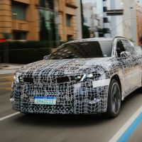 Novo BMW iX3 chega ao Brasil em 2026
