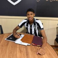 Marcílio Dias negocia zagueiro de 17 anos com o Botafogo