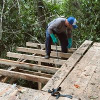 Casa em APP é desmontada pela prefeitura em Balneário Camboriú
