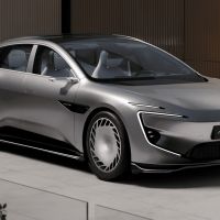 SUV elétrico de R$ 600 mil aposta em tecnologia e desempenho no Brasil