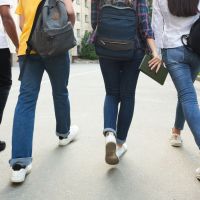 Mãe critica regra que impede entrada de alunos atrasados