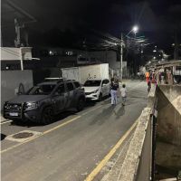 Crianças são encontradas sozinhas em casa