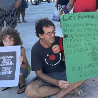 Servidores protestam contra a prefeitura em Navegantes