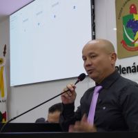 Denúncia de rachadinha termina em tumulto na câmara de vereadores