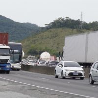 BR 101 sentido Balneário Camboriú tem lentidão a partir de Itajaí