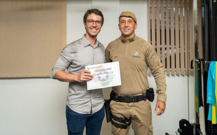 CEO Wadis Dall’Oglio Neto recebeu a homenagem em cerimônia com o comando da Polícia Militar