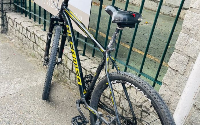 Vítima recebeu atendimento no local antes de ser encaminhada ao Marieta (Foto: BC Trânsito)