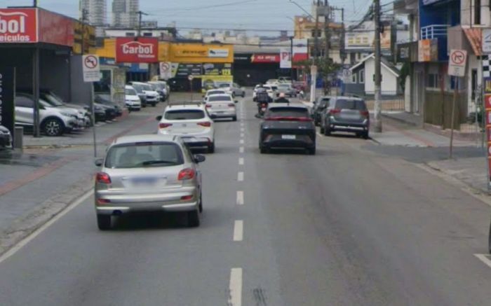 Obras na avenida Irineu Bornhausen e detonação em pedreira na BR 470 podem provocar lentidão no trânsito na manhã desta quinta-feira