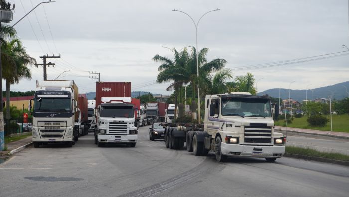 Categoria cobra diálogo e quer pátio de parada para os trabalhadores (Foto: João Batista)