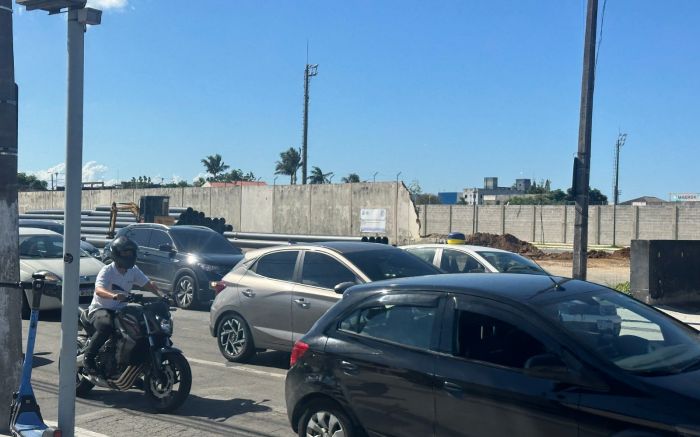 Congestionamentos e bloqueios irritam motoristas, que pedem providências