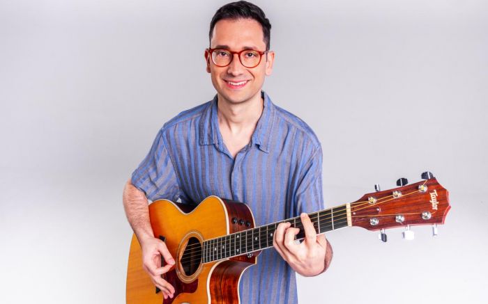 Tiê Alves apresenta show intimista com repertório autoral e releituras da música brasileira (Foto: Divulgação)