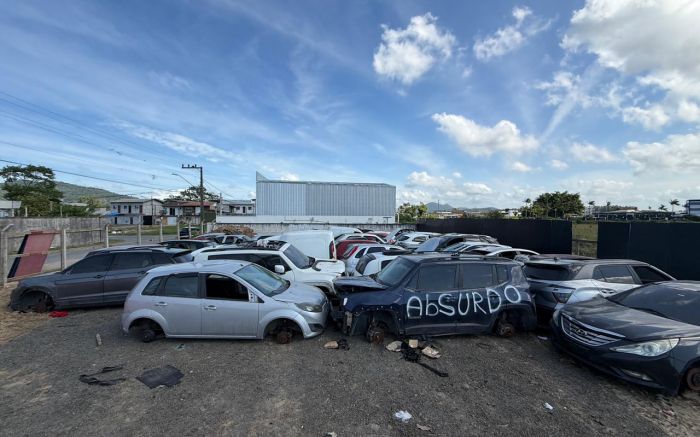 Comunidade organiza abaixo-assinado para pressionar retirada dos veículos do bairro