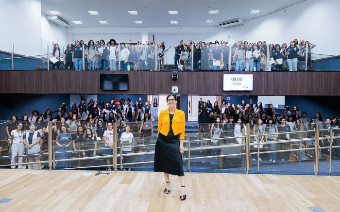 Centenas de alunas participam do programa Elas no Legislativo em Itajaí (Foto: Divulgação/Davi Spuldaro/CVI)