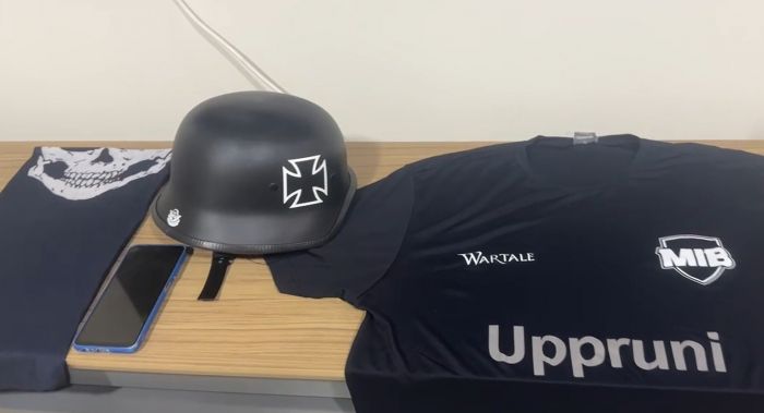 Polícia foi até a casa do suspeito fazer apreensões (Foto: Reprodução)