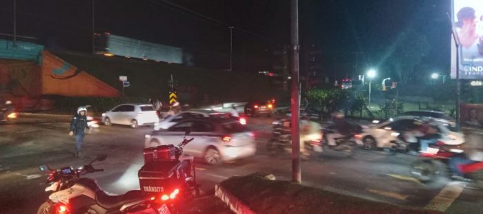 Uma operação de trânsito foi feita após apagão afetar sinaleiras em Balneário Camboriú (Foto: Divulgação/Autarquia BC)