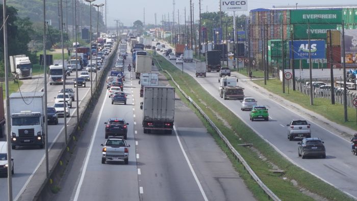 Fila de 20 km deixa motoristas parados