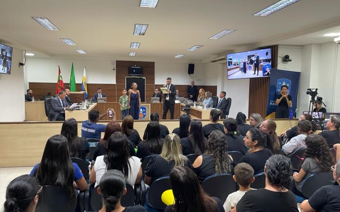 Sessão tensa sepultou por quatro votos a três proposta de debate sobre a melhoria garantida em lei para mais de 700 profissionais