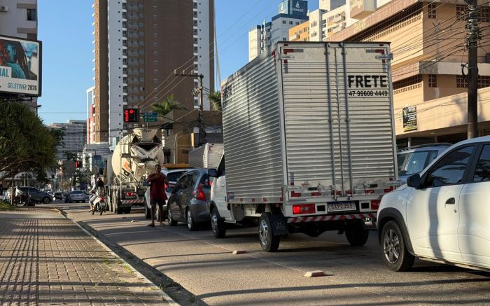 Contorno Sul e rua Uruguai estão com longas filas