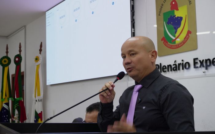 Sessão foi interrompida após confusão no plenário