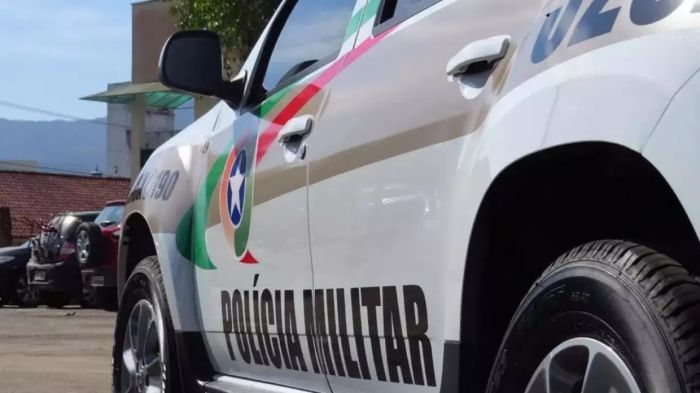 Legenda: Mulher foi presa por descumprir medida protetiva no bairro Espinheiros (Foto: Arquivo)