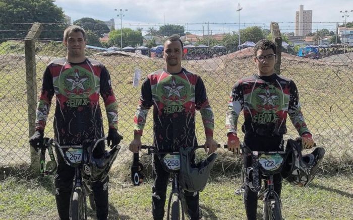 Antônio e Everson correram na categoria 30+, enquanto Gabriel vai disputar a prova até 16 anos (Foto: Divulgação)