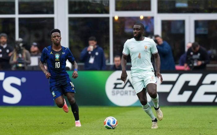 Zagueiro Bremer marcou o gol da seleção no confronto (Foto: FFF)