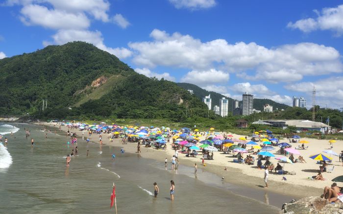 Final de semana foi de calor e praia lotada (Foto: Fran Marcon)