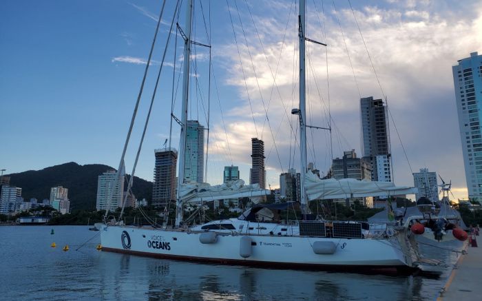 Veleiro Kat está na Marina Itajaí (Foto: Divulgação)