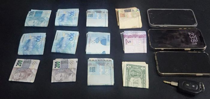 Elas foram presas em Balneário Camboriú com só metade da grana (Foto: Divulgação/PMSC)