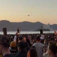 Multidão participa de evento evangélico na orla de BC