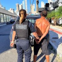 Homem é preso após furto em loja no centro de BC