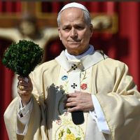 Papa critica indiferença à violência e pede paz durante missa de Páscoa