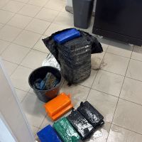 Traficantes escondem cocaína em navio