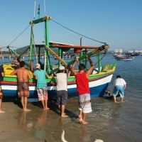 Pescadores de Penha são convocados a regularizar embarcações
