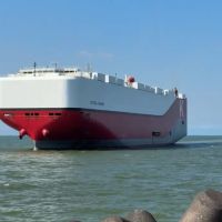 Mais de 600 carros da BMW chegam ao Porto de Itajaí