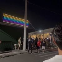 GM é acusada de ação homofóbica em bar LGBT+ em BC