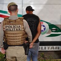 Briga entre cunhados termina em tiros e queda do segundo andar