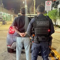 Motorista bêbado causa acidente na avenida Brasil