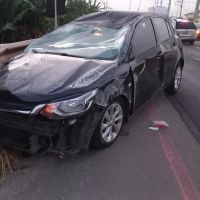 Motorista bate na traseira de carro na Antônio Heil