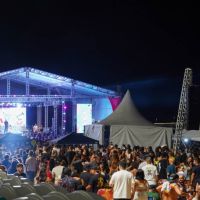 Piçarras entrega megaobra com festa e show nacional