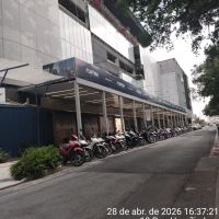 Obra trava 11 vagas de estacionamento e gera revolta de motoristas