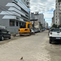 Obra deixa rua Carlos Seara tomada por esgoto