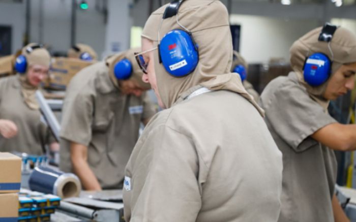 Feirões ocorrem na fábrica da empresa, no bairro Cordeiros (Foto: Divulgação)